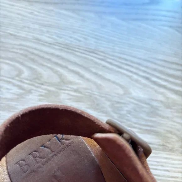 Gorgeous Monochrome Bryr Clogs with strap - Picture 5 of 7